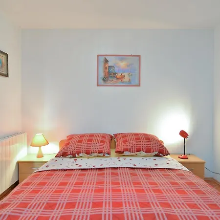 Apartment Fuer 3 Personen Ca 32 Qm In Valbandon, Istrien Istrische Riviera *